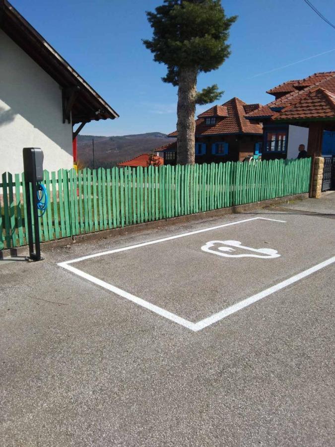 Etno Selo Rajski Konaci Leusici Exteriör bild