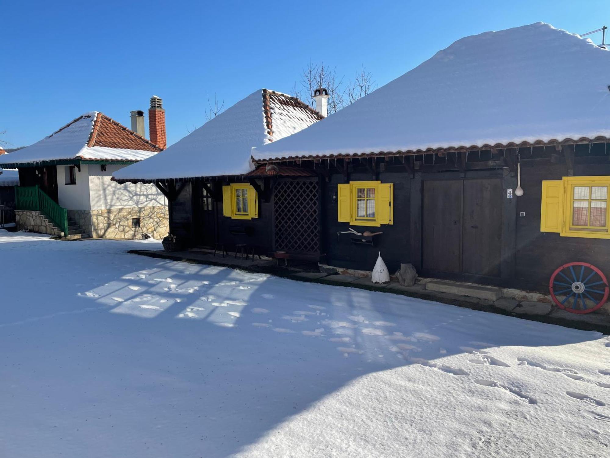 Etno Selo Rajski Konaci Leusici Exteriör bild